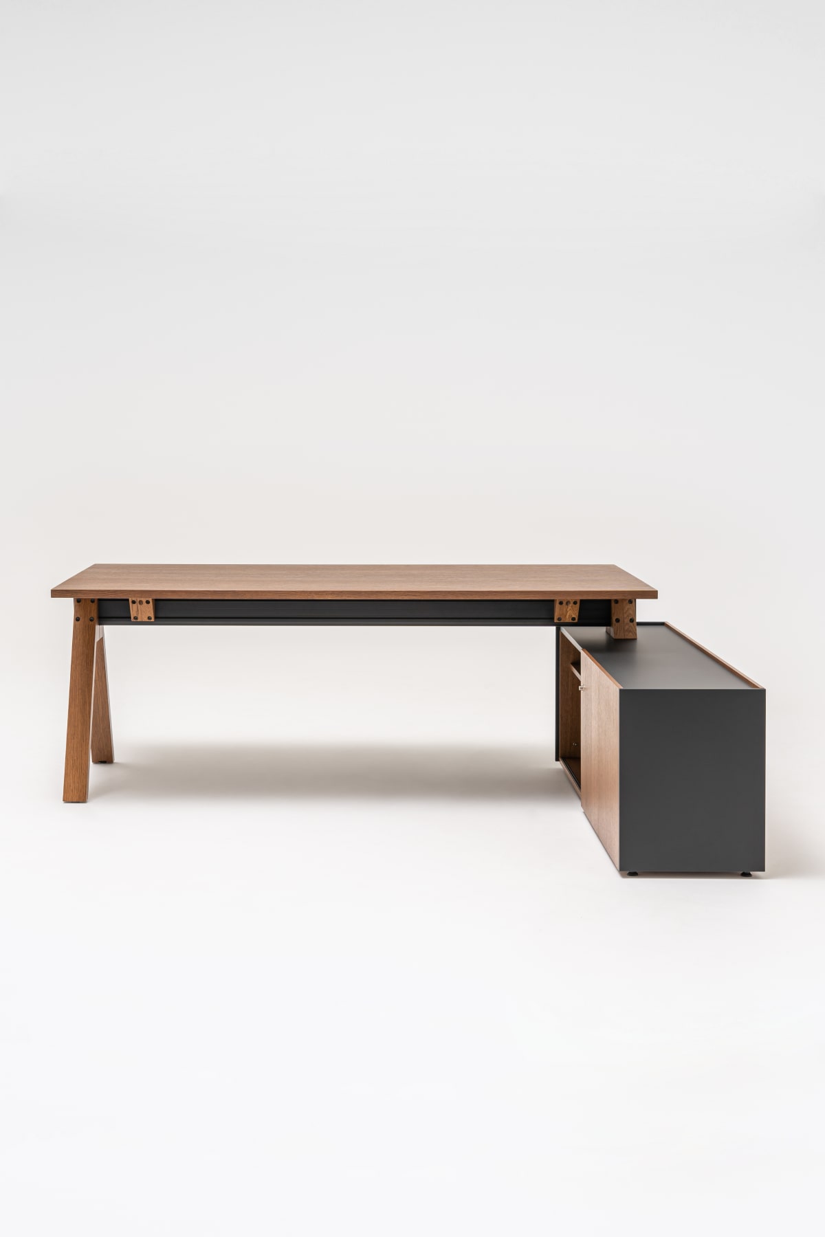 Viga executive desk